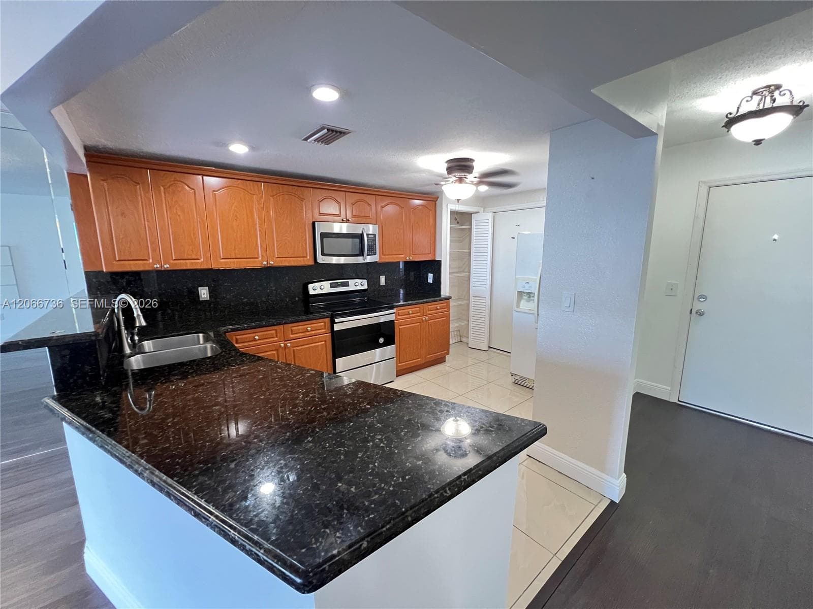 JADE WINDS GROUP - · #509-1 in Miami - Photo 4