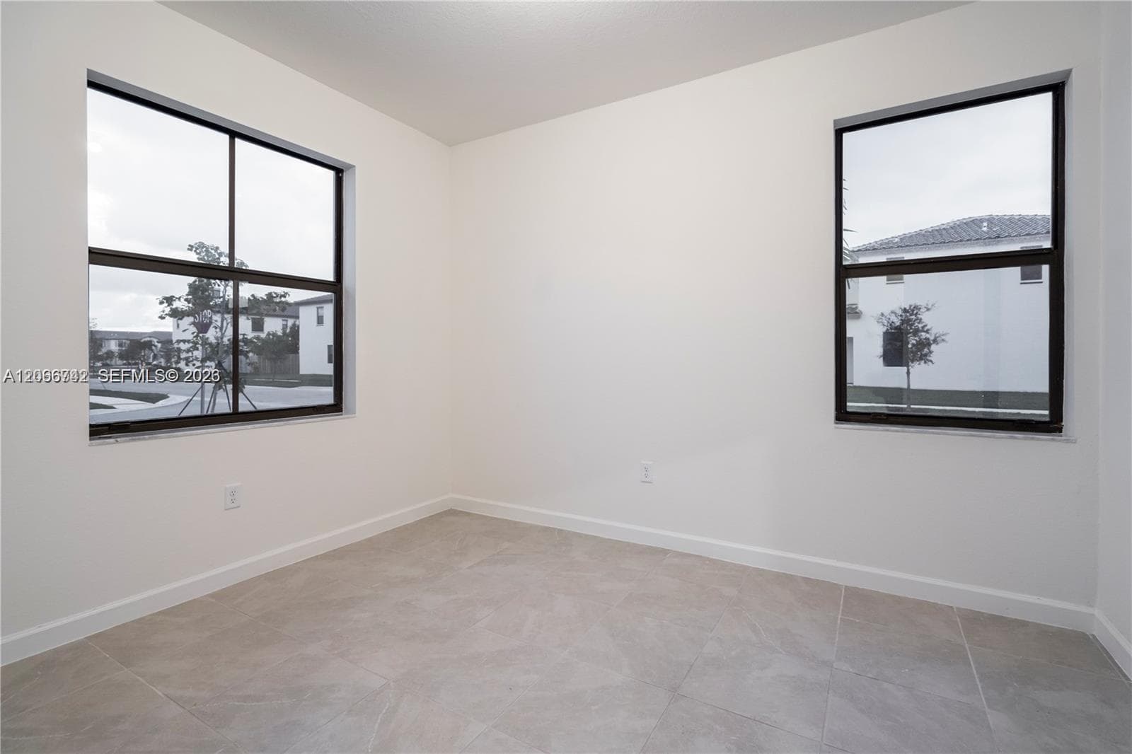 11789 SW 245th Ter photo 8