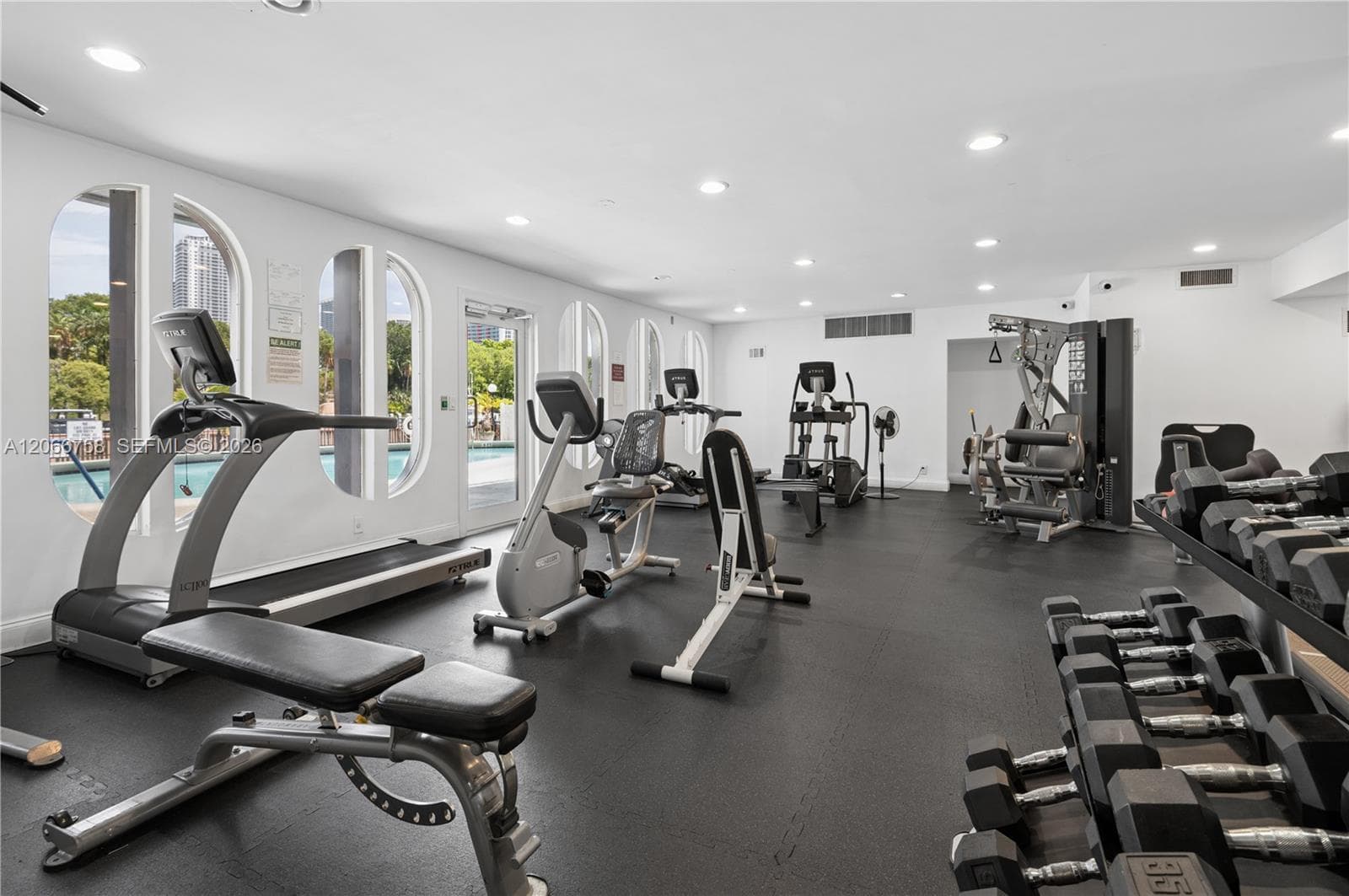 FAIRWAYS RIVIERA · #830 in Hallandale Beach - Photo 18