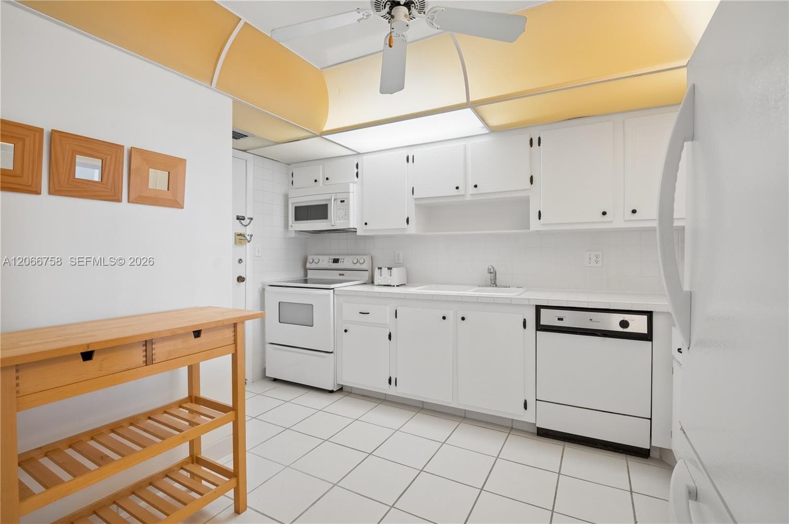FAIRWAYS RIVIERA · #830 in Hallandale Beach - Photo 4