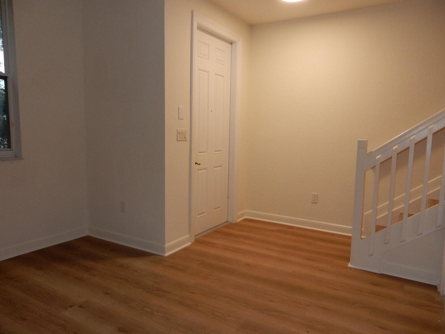 Den / Entrance