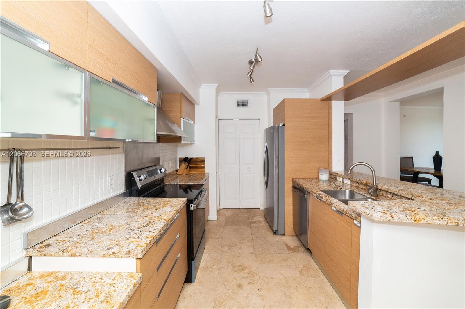 Porto Bellagio · #1501 in Sunny Isles Beach - Photo 10
