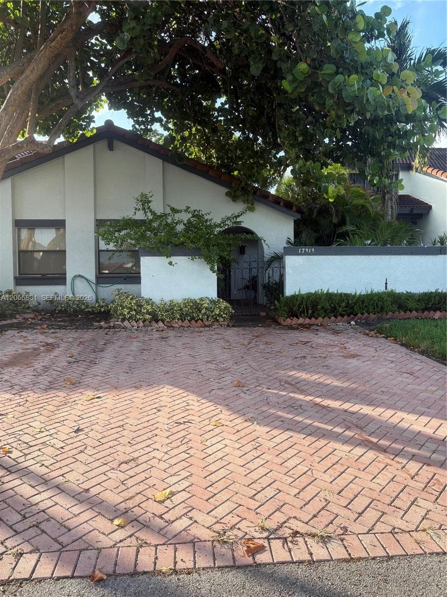 17919 NW 66th Ct photo 2