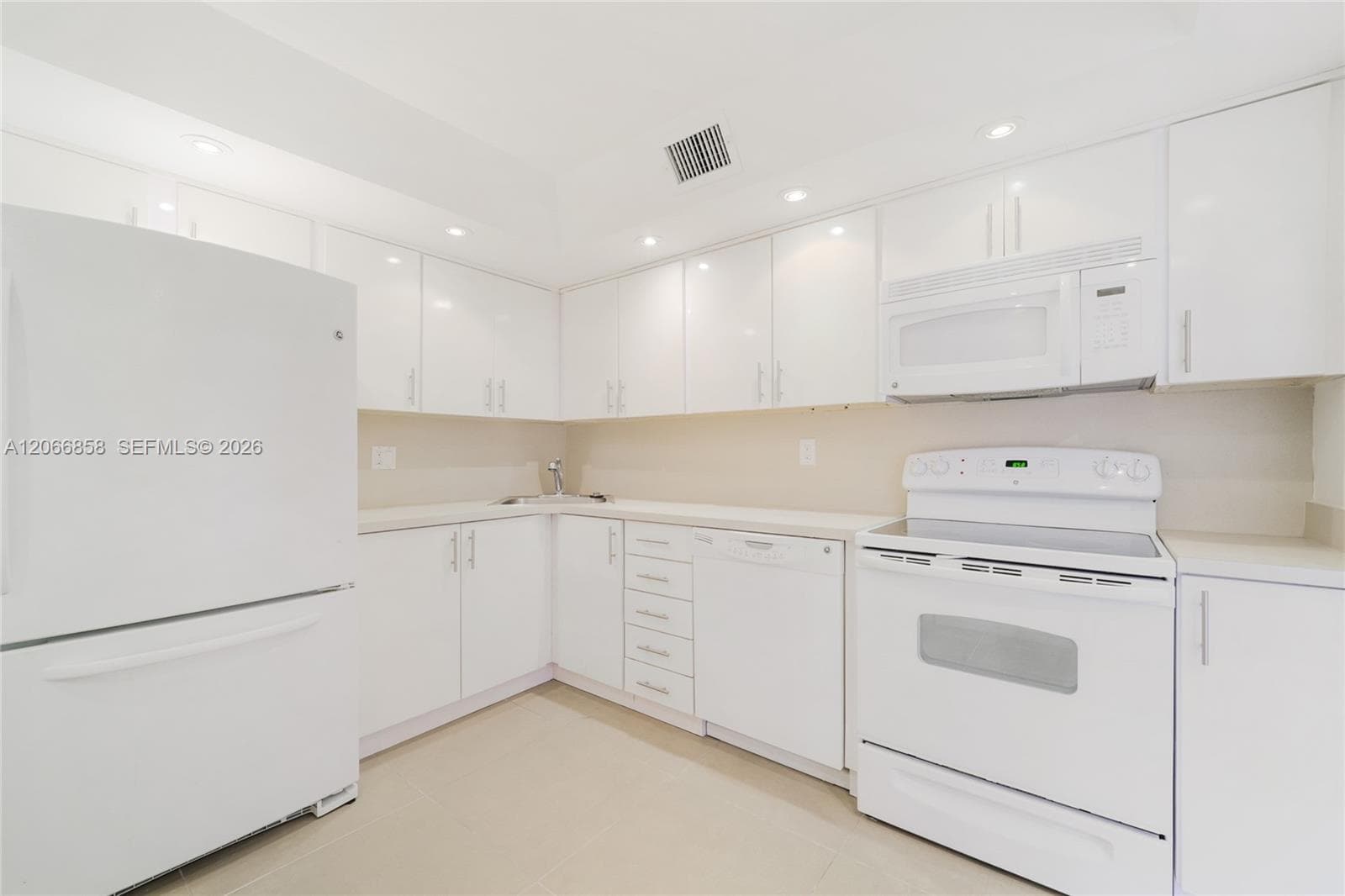 Cape Florida Club · #409 in Key Biscayne - Photo 13