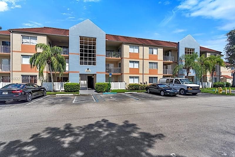 Villa Rustica I Condo · #304 in Hialeah - Photo 1