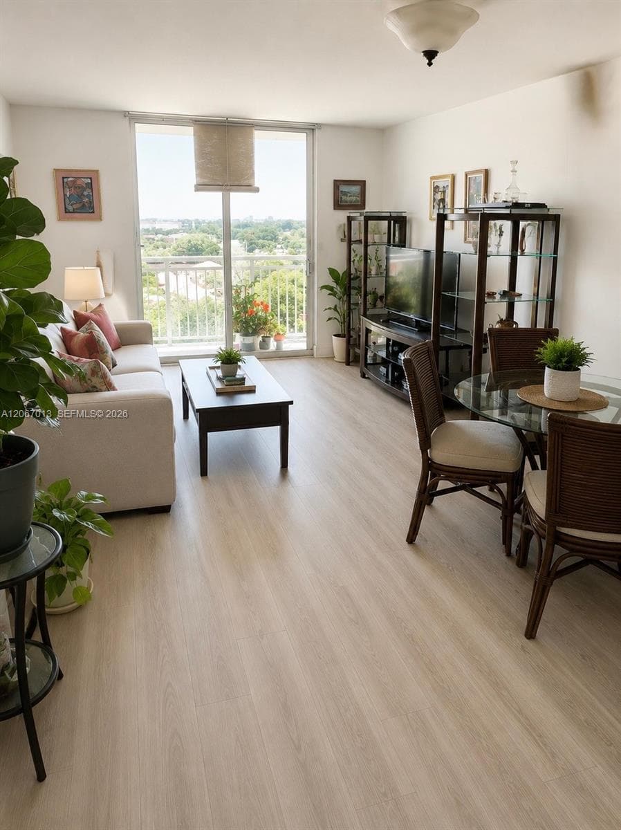 THE ASTON CONDO · #806 in Miami - Photo 5