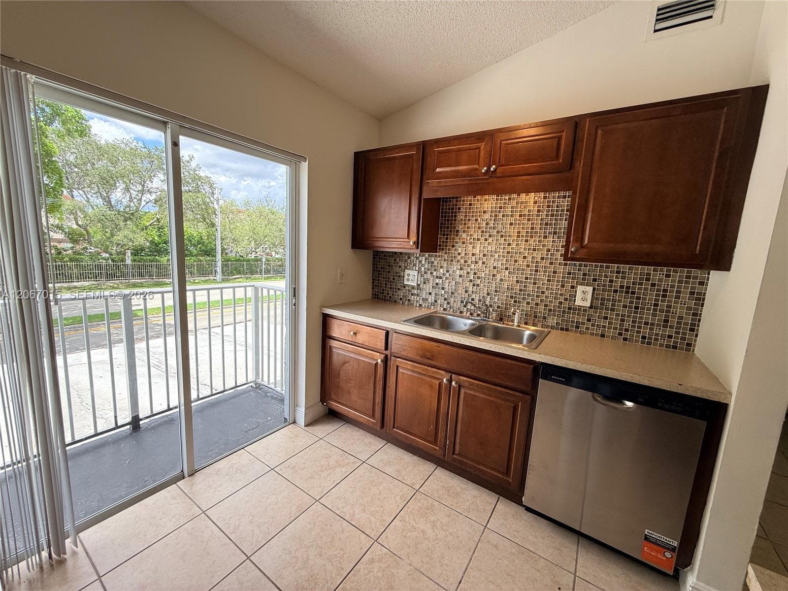 IMAGES OF KENDALL CONDO · #704-7 in Miami - Photo 3