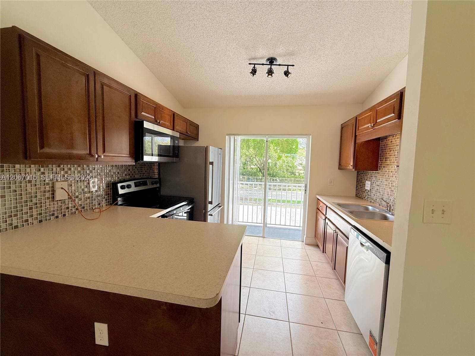 IMAGES OF KENDALL CONDO · #704-7 in Miami - Photo 1