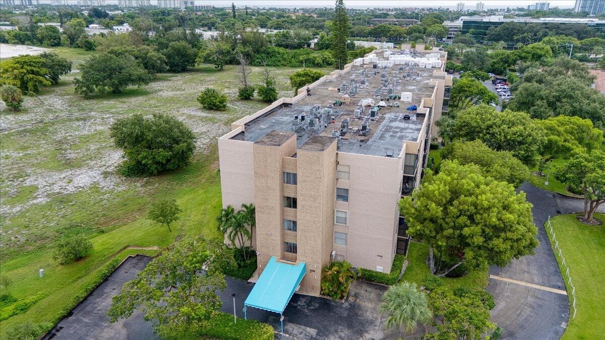 70-5280 NW 2nd Ave Boca (70)