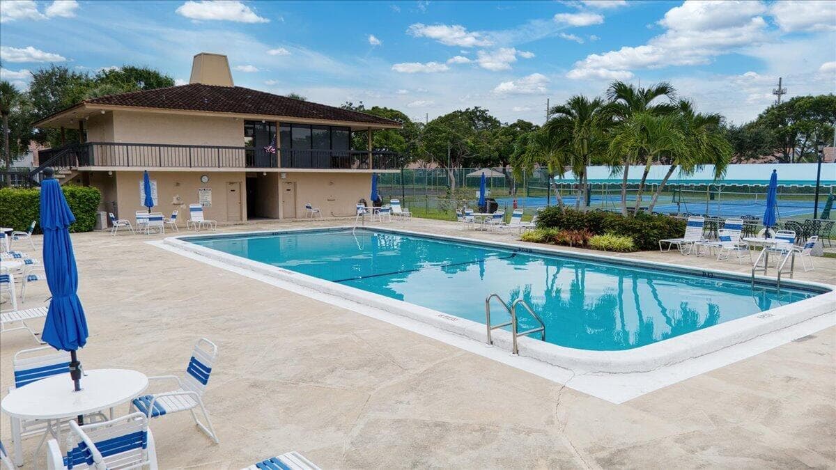 83-5280 NW 2nd Ave Boca (83)