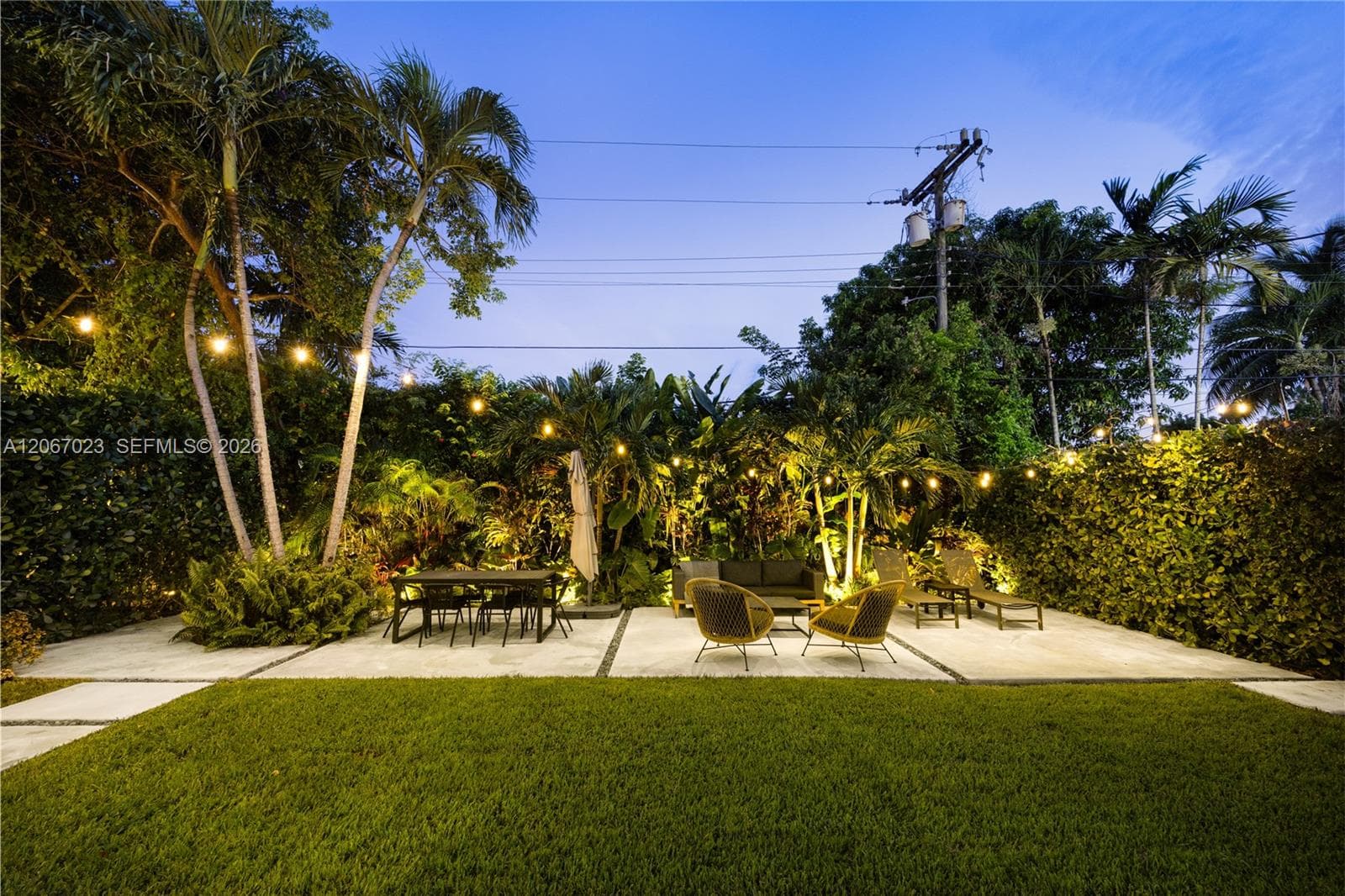 1868 SW 13th St photo 23