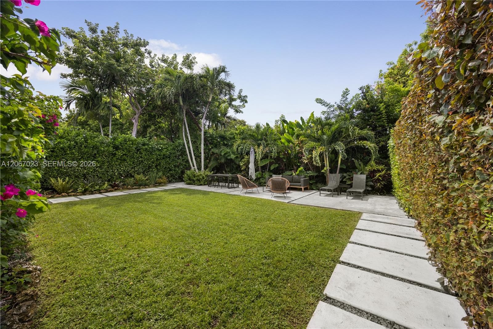 1868 SW 13th St photo 22