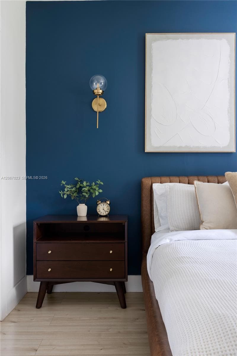 1868 SW 13th St photo 9