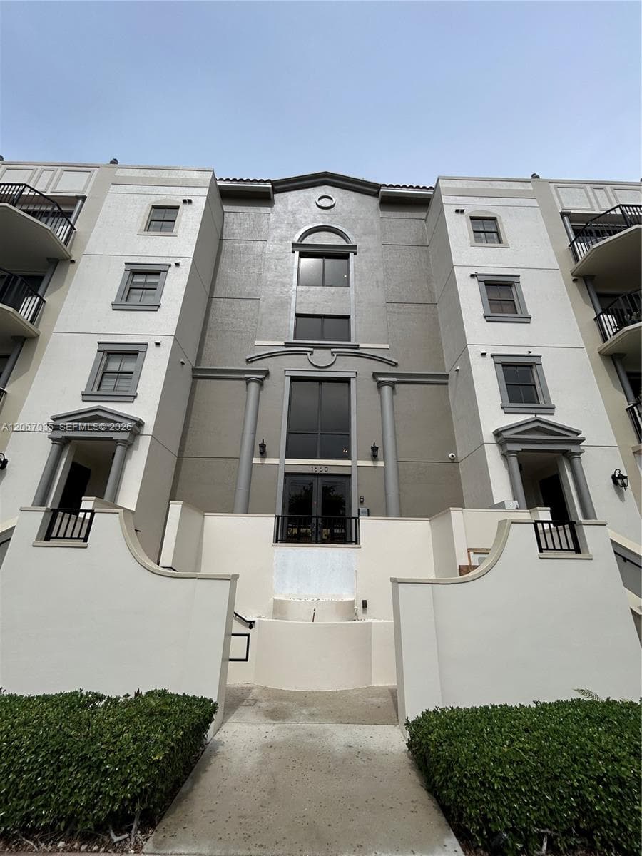 VILLAGE PARK CONDO · #307 in Coral Gables - Photo 5