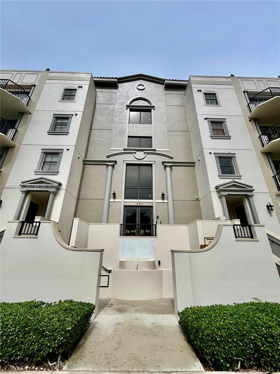 VILLAGE PARK CONDO · #307 in Coral Gables - Photo 4