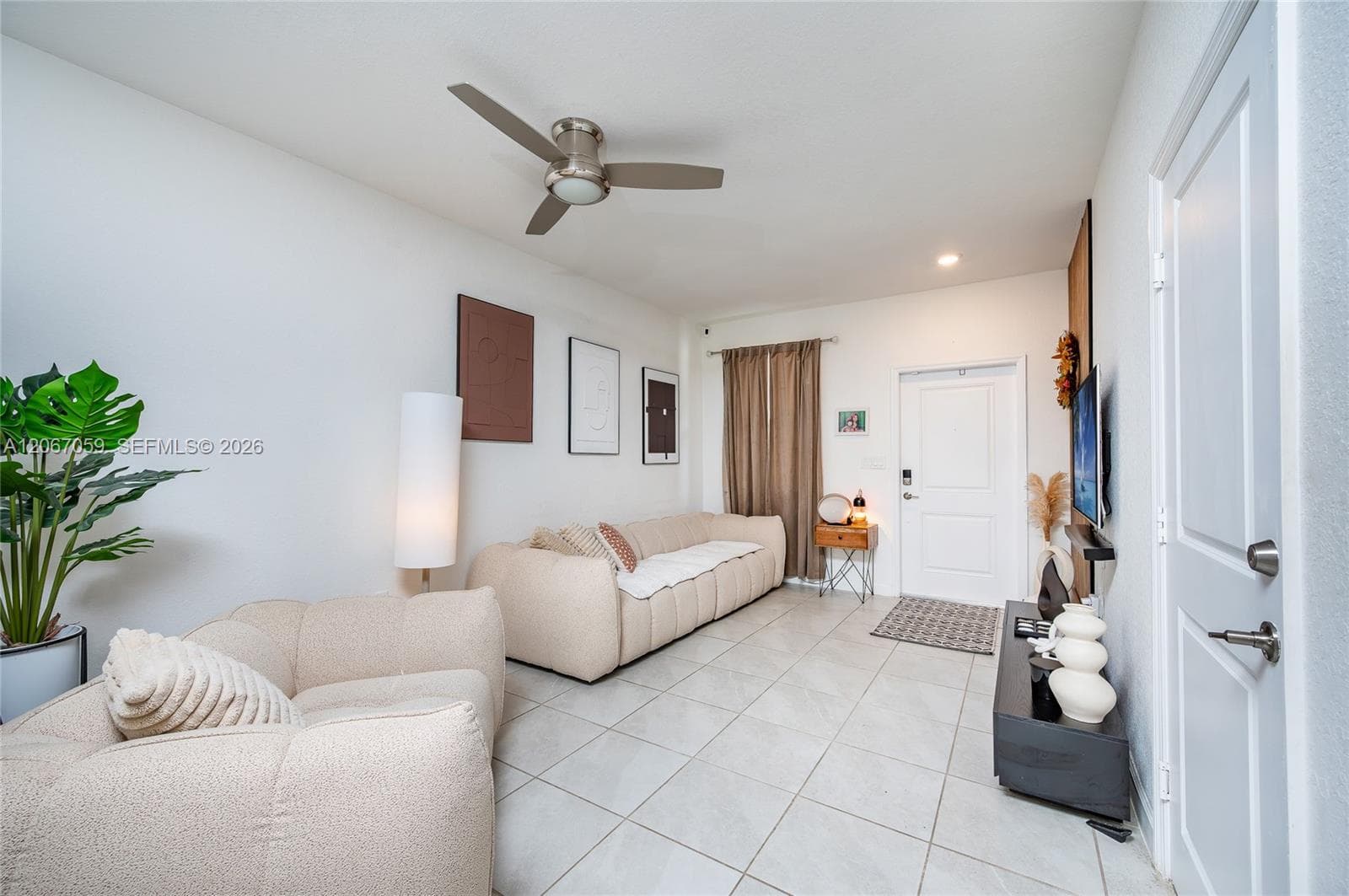 1116 SE 26th Ter photo 3