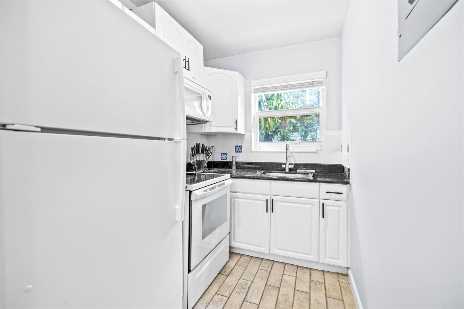 1900 ne 8th ct, #104, Fort Lauderdale fl