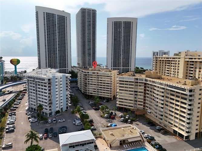 IMPERIAL TOWERS · #509 in Hallandale Beach - Photo 22