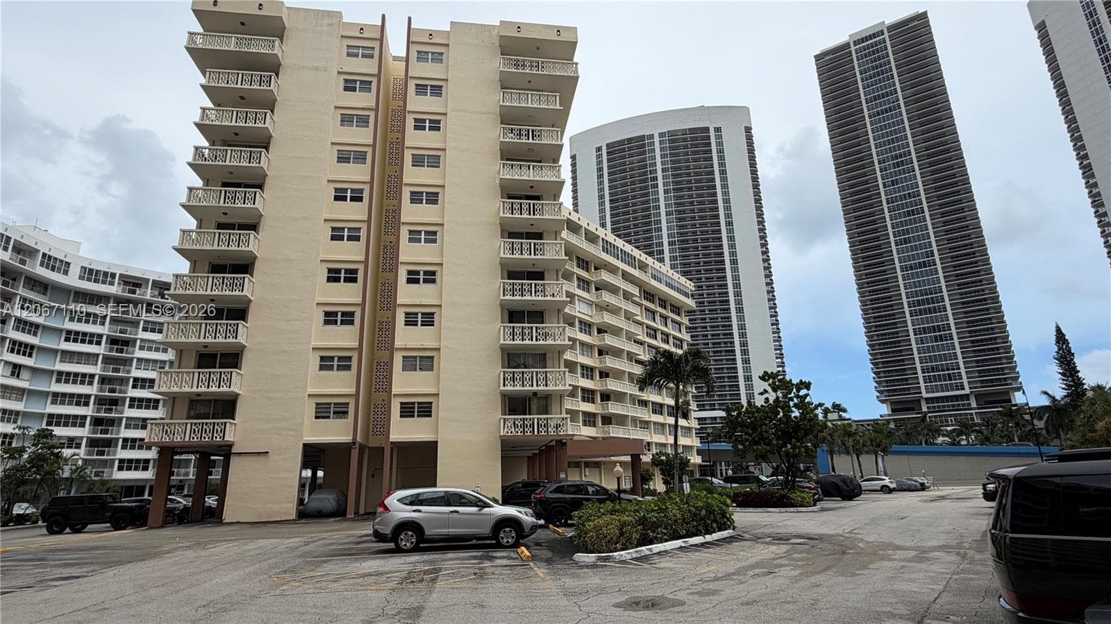 IMPERIAL TOWERS · #509 in Hallandale Beach - Photo 21