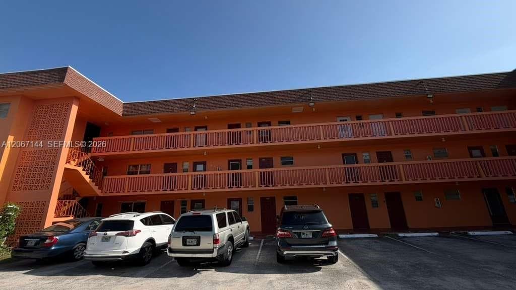 Star Lakes Condo · #803 in Miami - Photo 3
