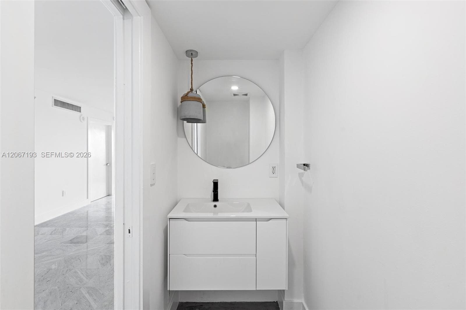 THE COLLINS CONDO · #1009 in Miami Beach - Photo 2