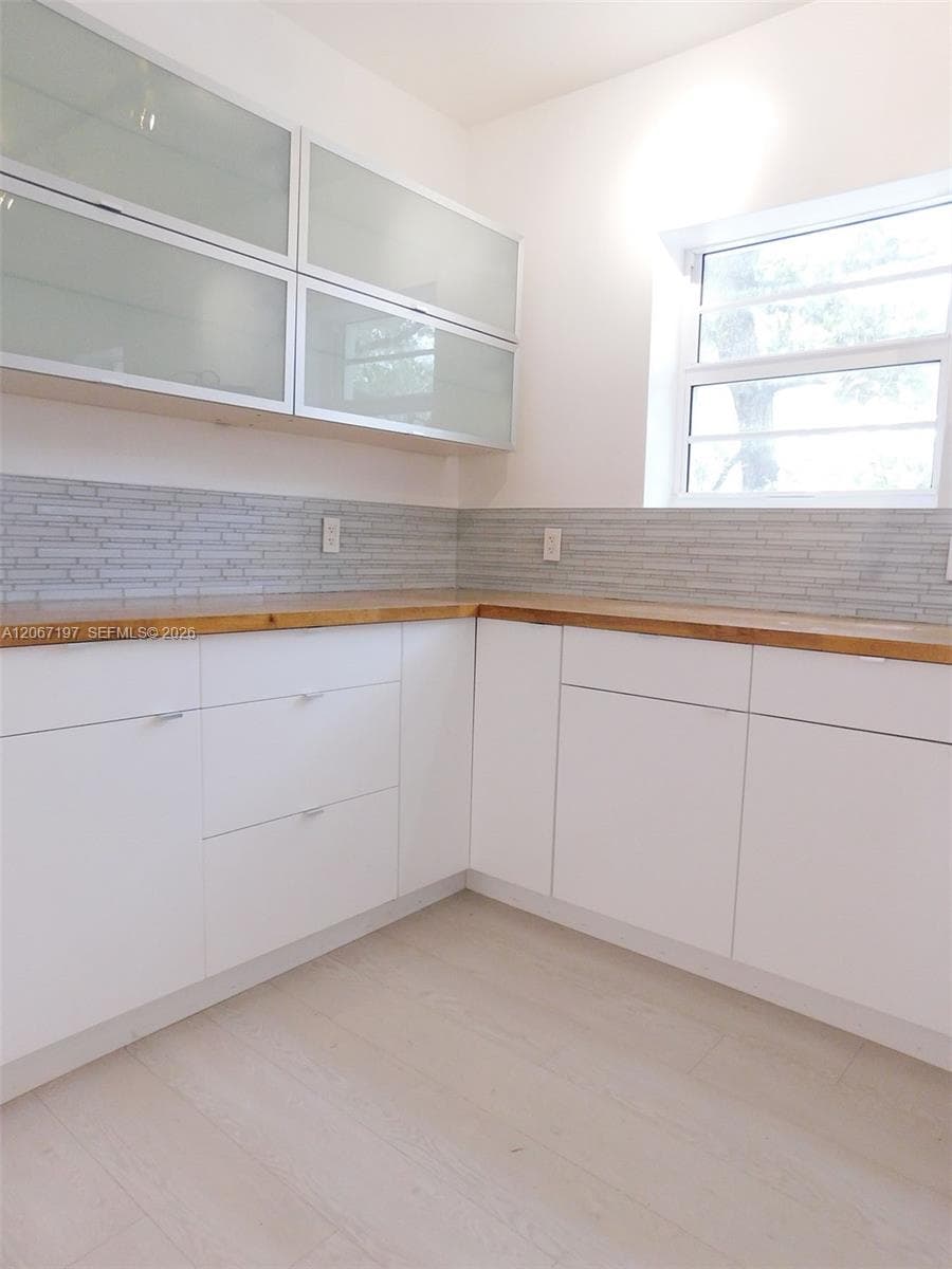 PINE TREE PLACE CONDO · #206 in Miami Beach - Photo 9
