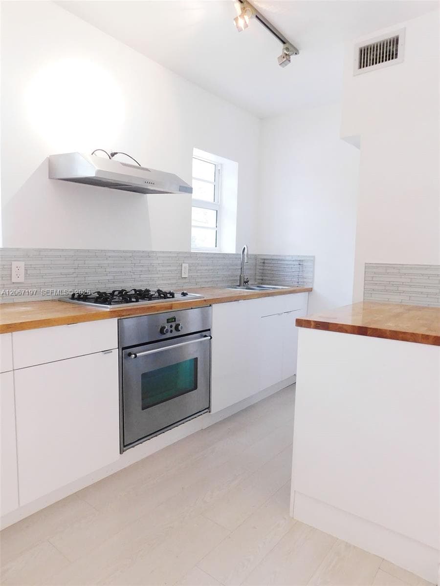 PINE TREE PLACE CONDO · #206 in Miami Beach - Photo 10