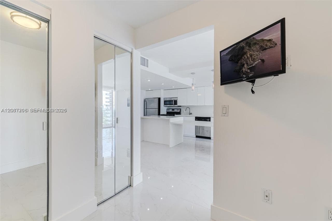 ARLEN BEACH CONDO · #1611 in Miami Beach - Photo 9
