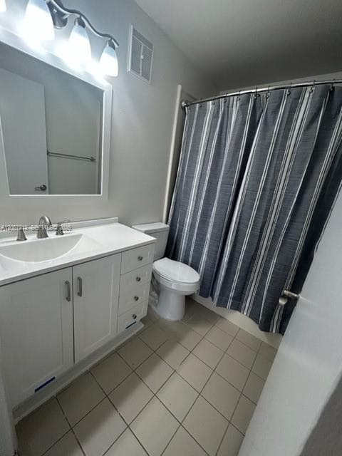 1st bedroom bath