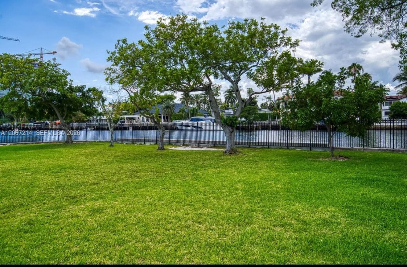 DESOTO · #111 in Hallandale Beach - Photo 2