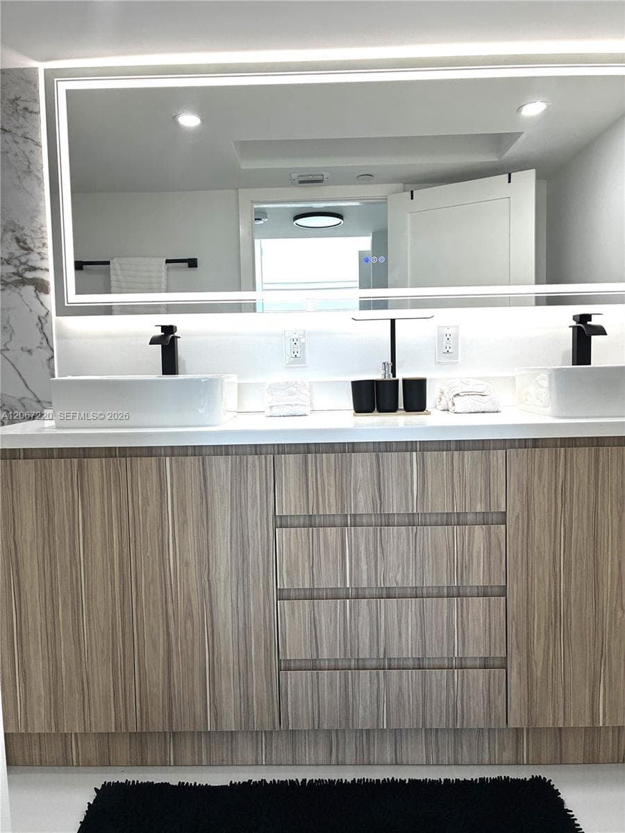 THE COLLINS CONDO · #411 in Miami Beach - Photo 17