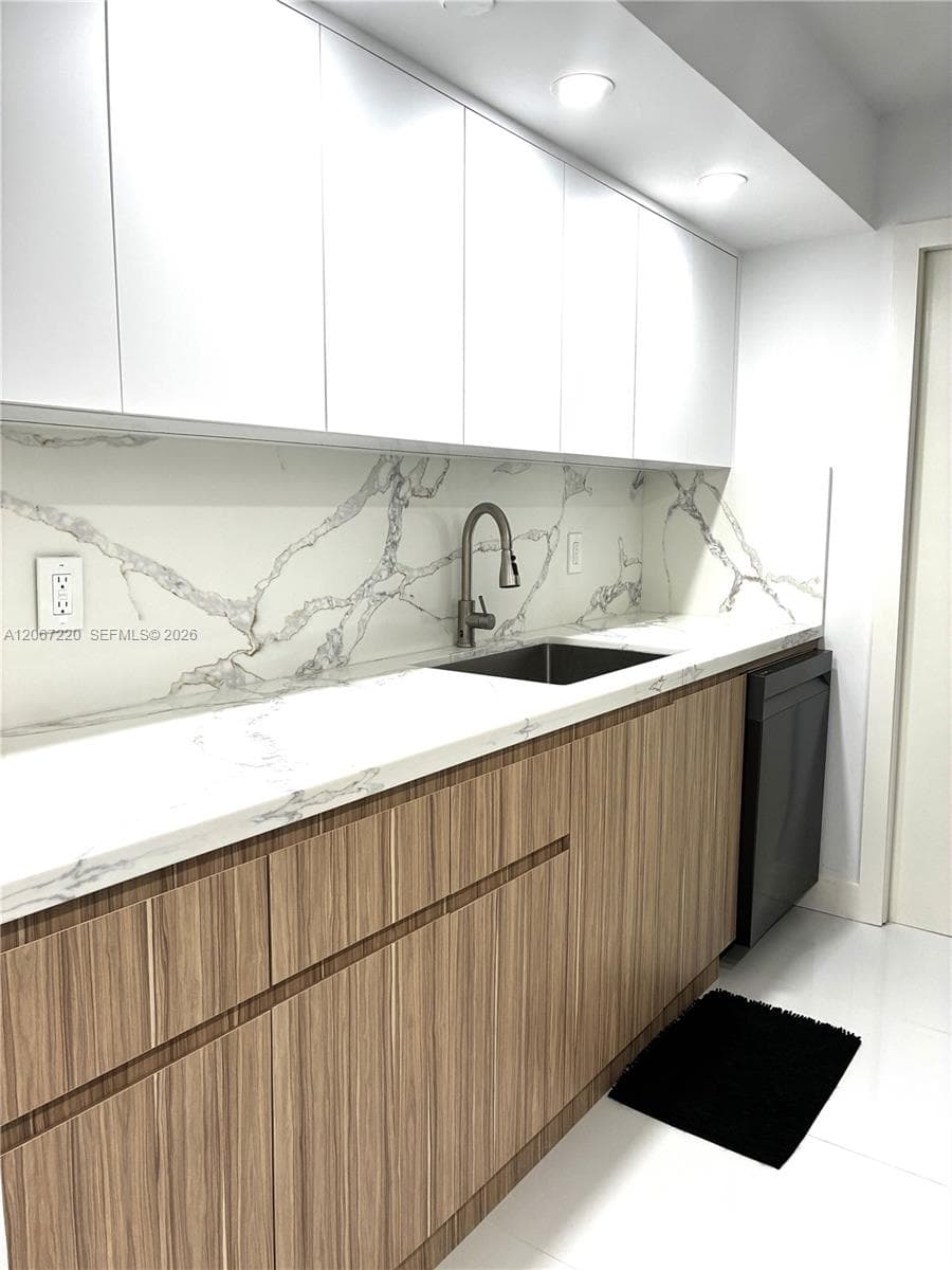 THE COLLINS CONDO · #411 in Miami Beach - Photo 9