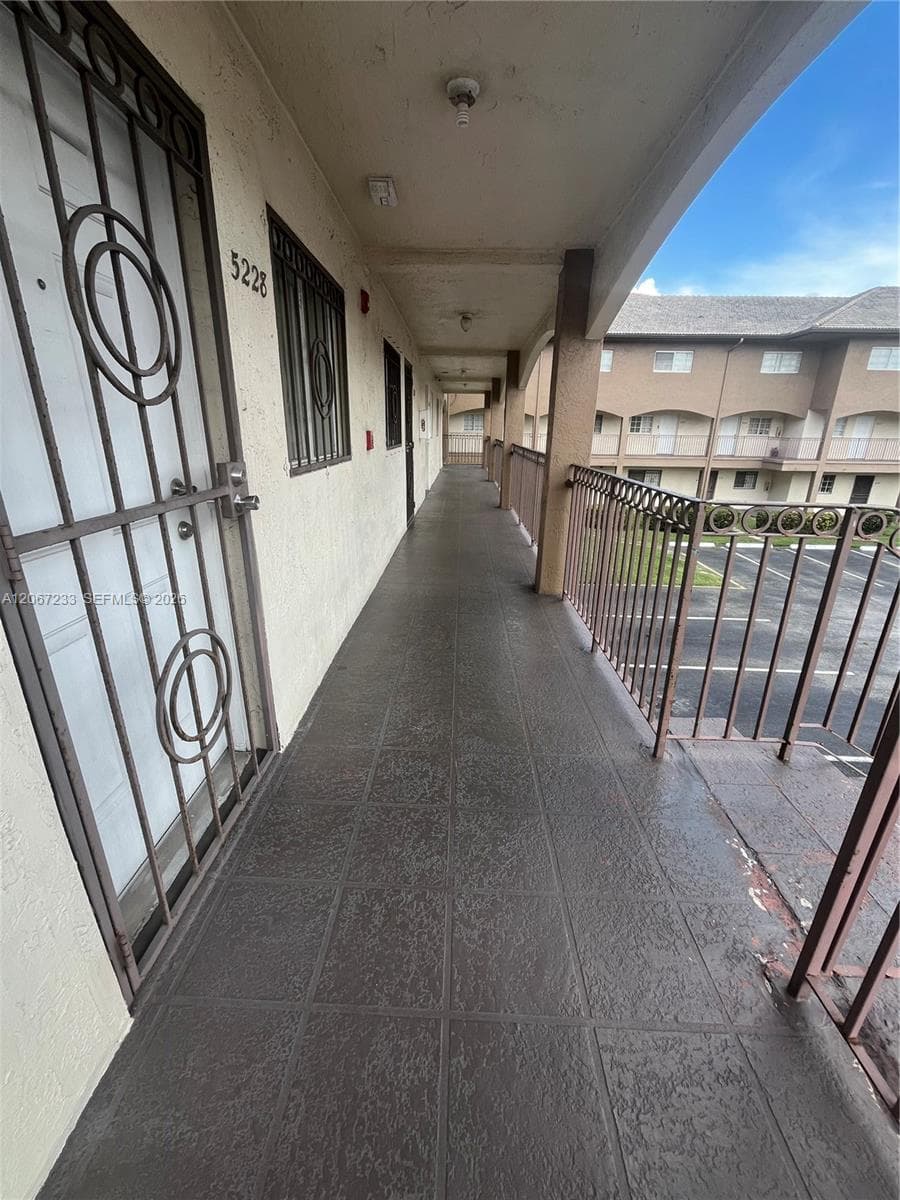 Grand Vista Condo · #5222 in Hialeah Gardens - Photo 1