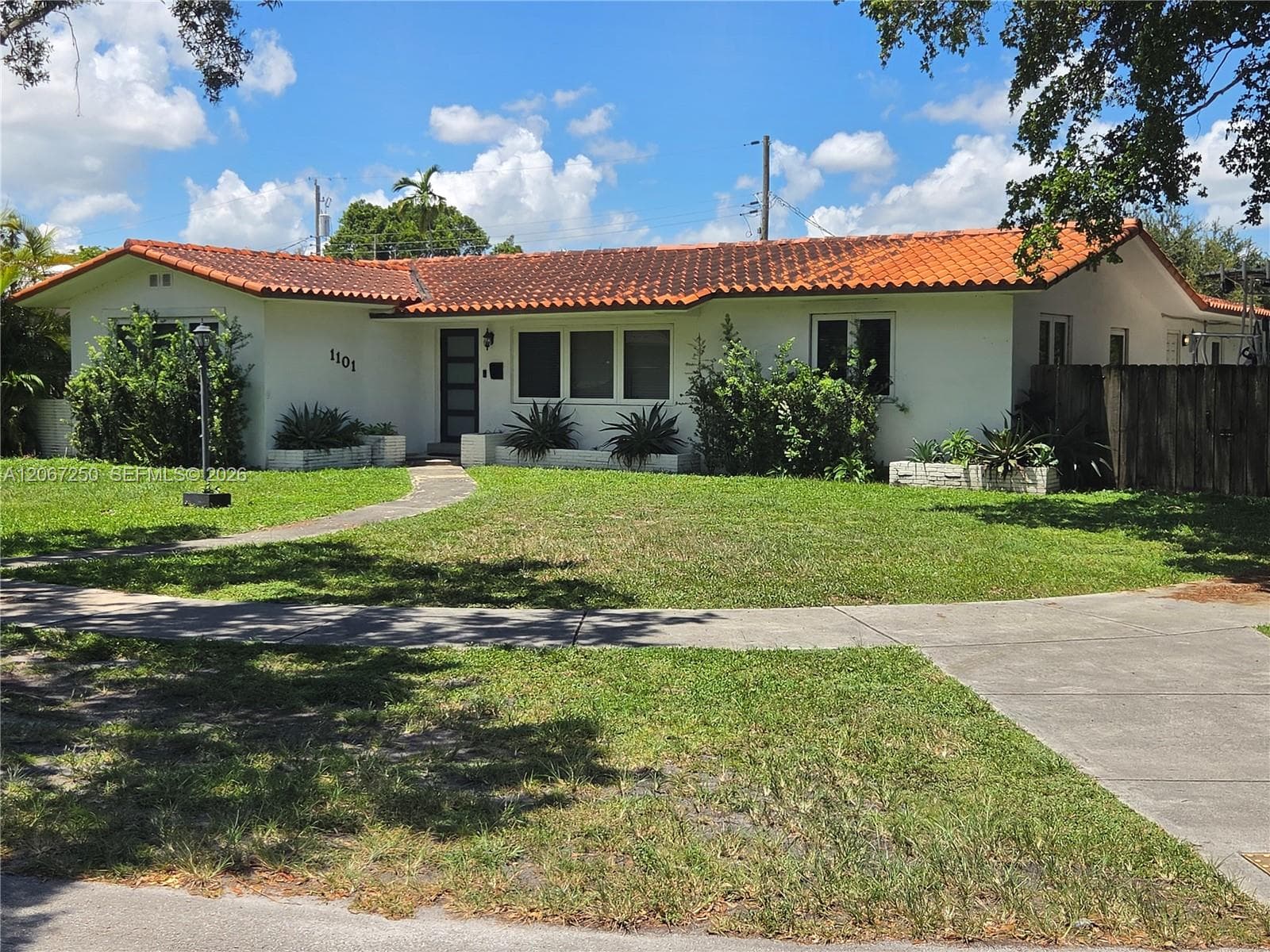 1101 Starling Ave photo 3