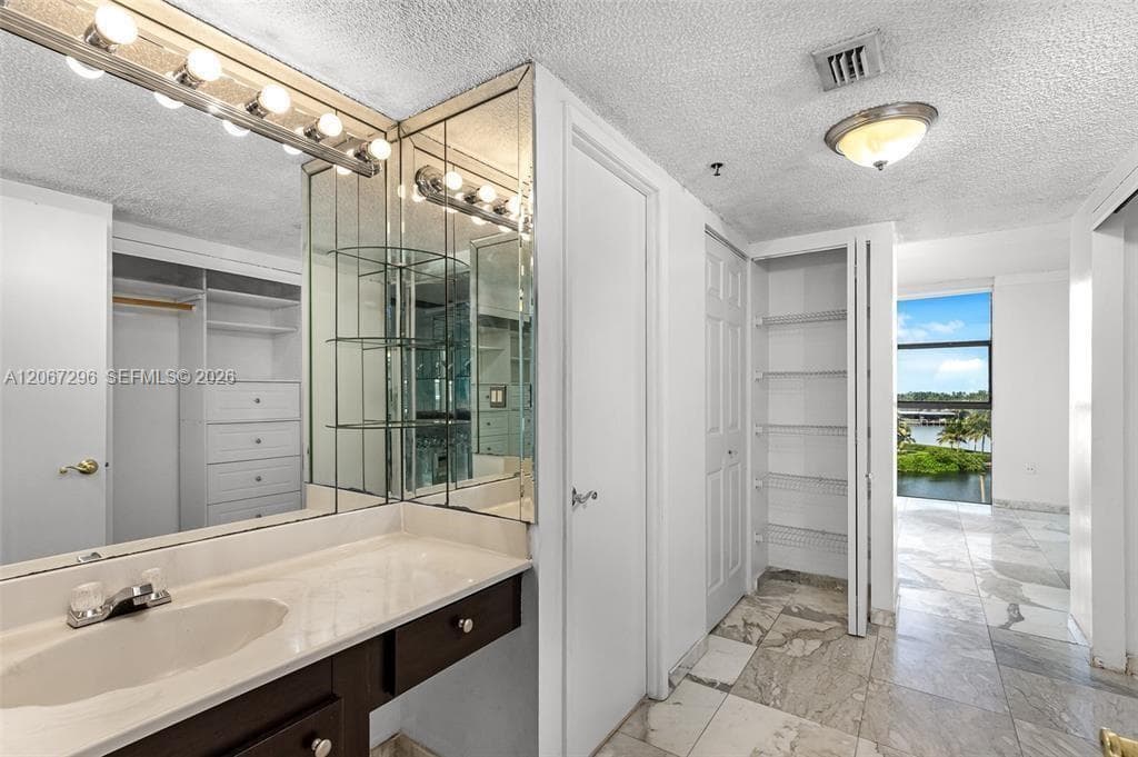 WATERVIEW CONDO · #533 in Aventura - Photo 12