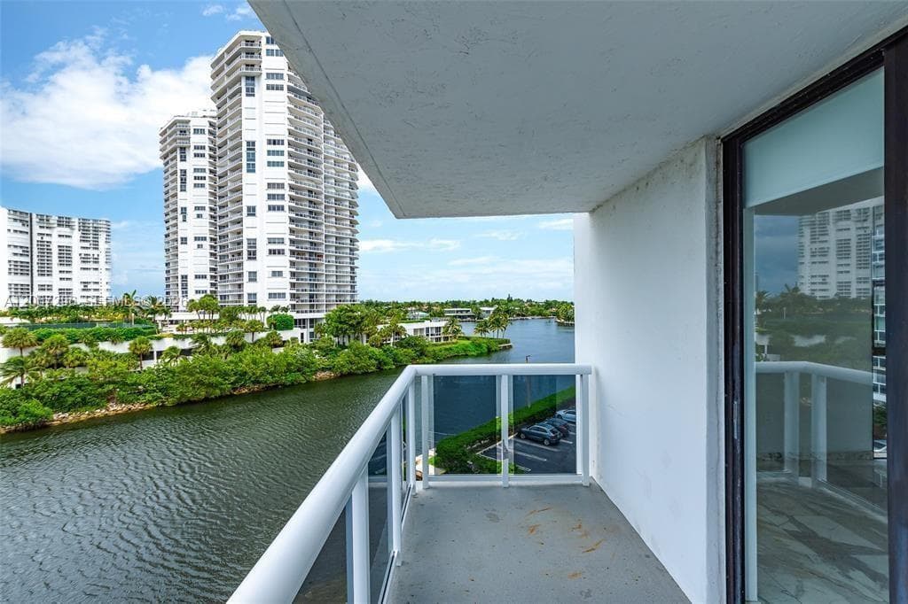 WATERVIEW CONDO · #533 in Aventura - Photo 20