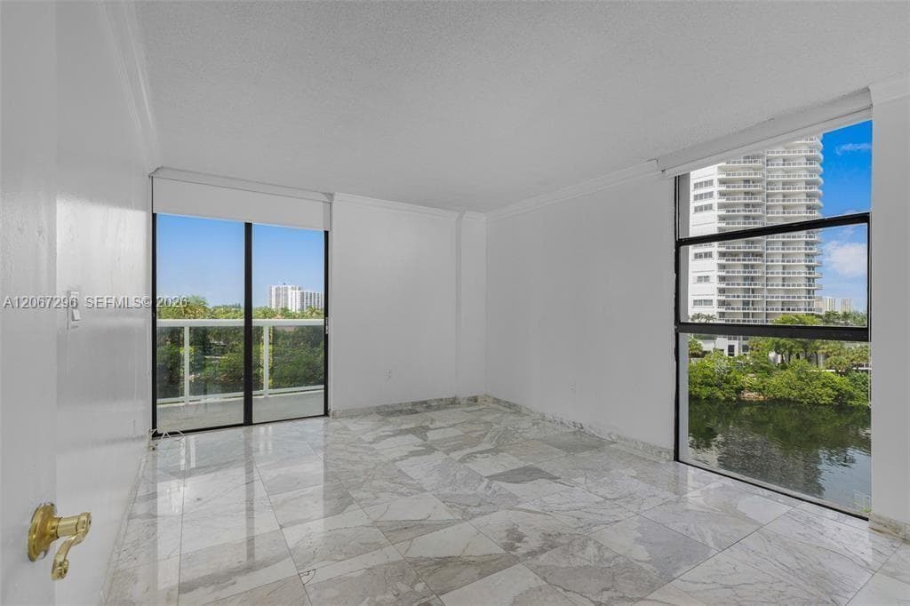 WATERVIEW CONDO · #533 in Aventura - Photo 9