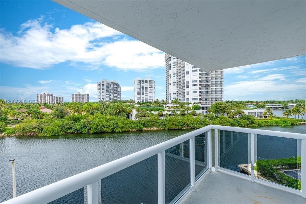 WATERVIEW CONDO · #533 in Aventura - Photo 4
