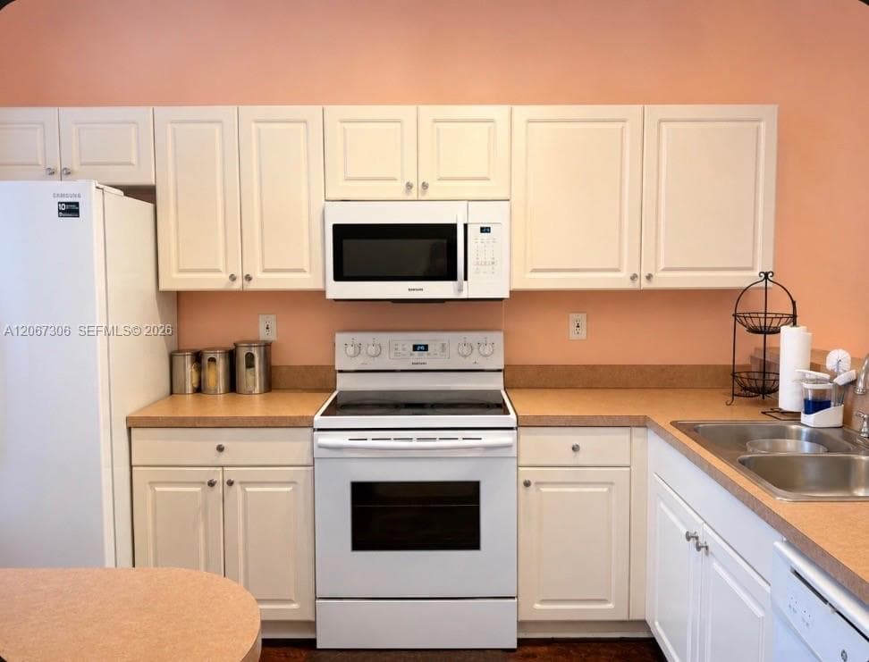 Solabella Condo · #2804 in Miami Gardens - Photo 2