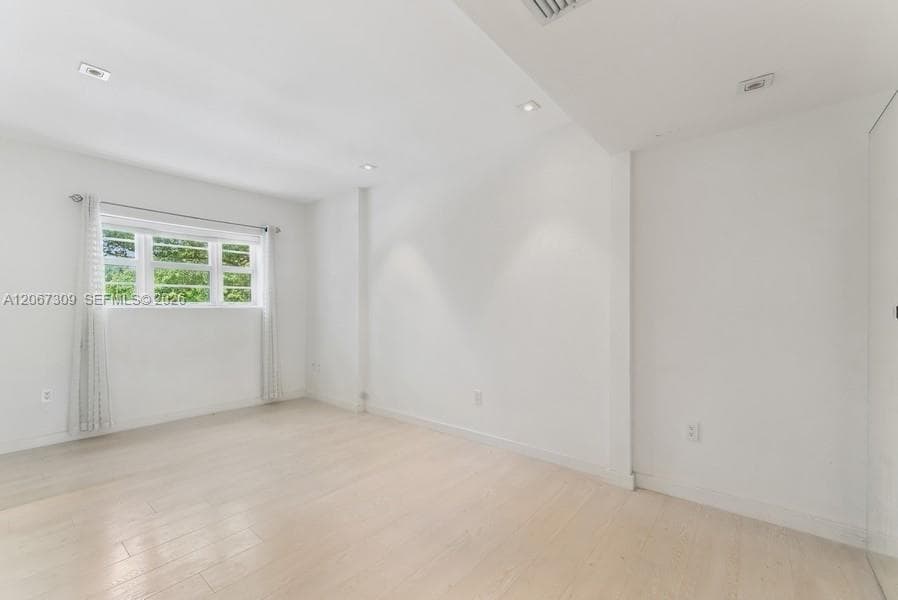 PINE TREE PLACE CONDO · #206 in Miami Beach - Photo 14