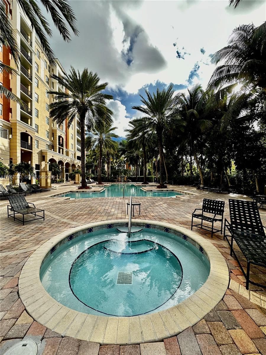 Porto Bellagio · #1105 in Sunny Isles Beach - Photo 23