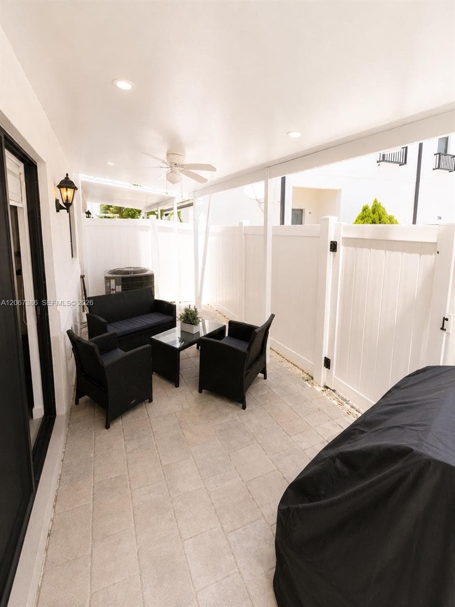 1181 SW 7th Ct #1181 photo 16
