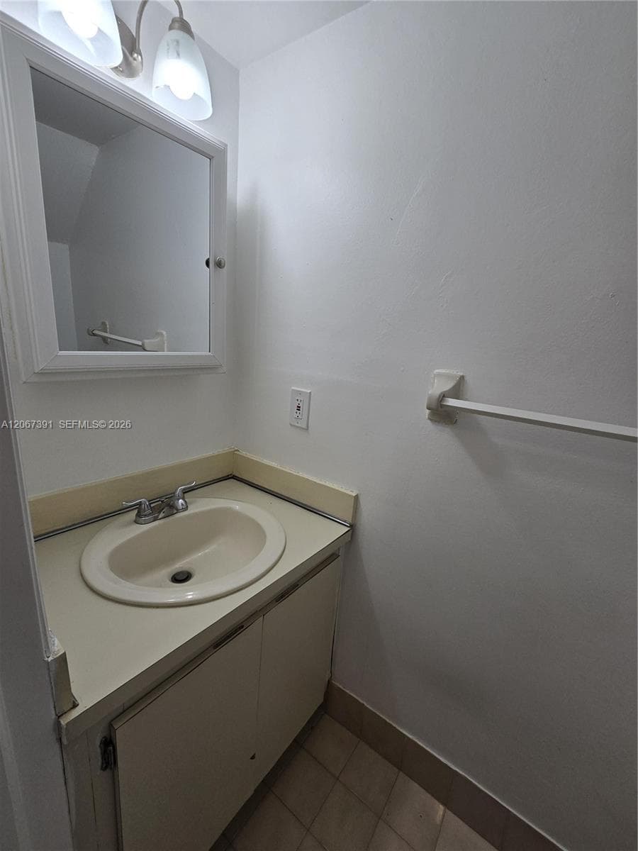 MILLER DREAMS SEC 2 in Miami - Photo 19