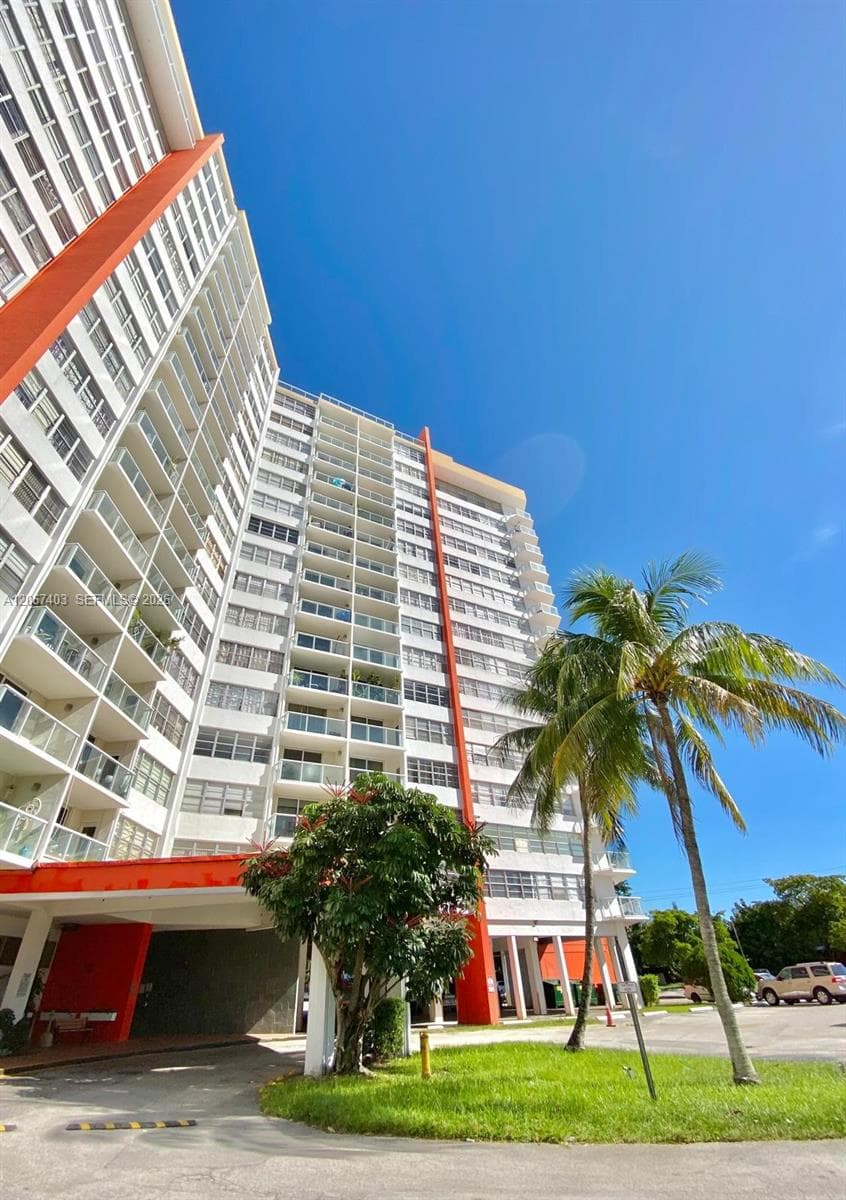 BUCLEY TOWERS · #PH1725E in Miami - Photo 32