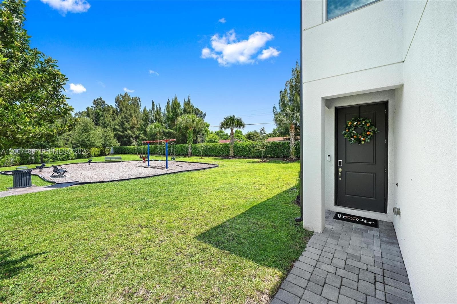 1616 Lindley St photo 3
