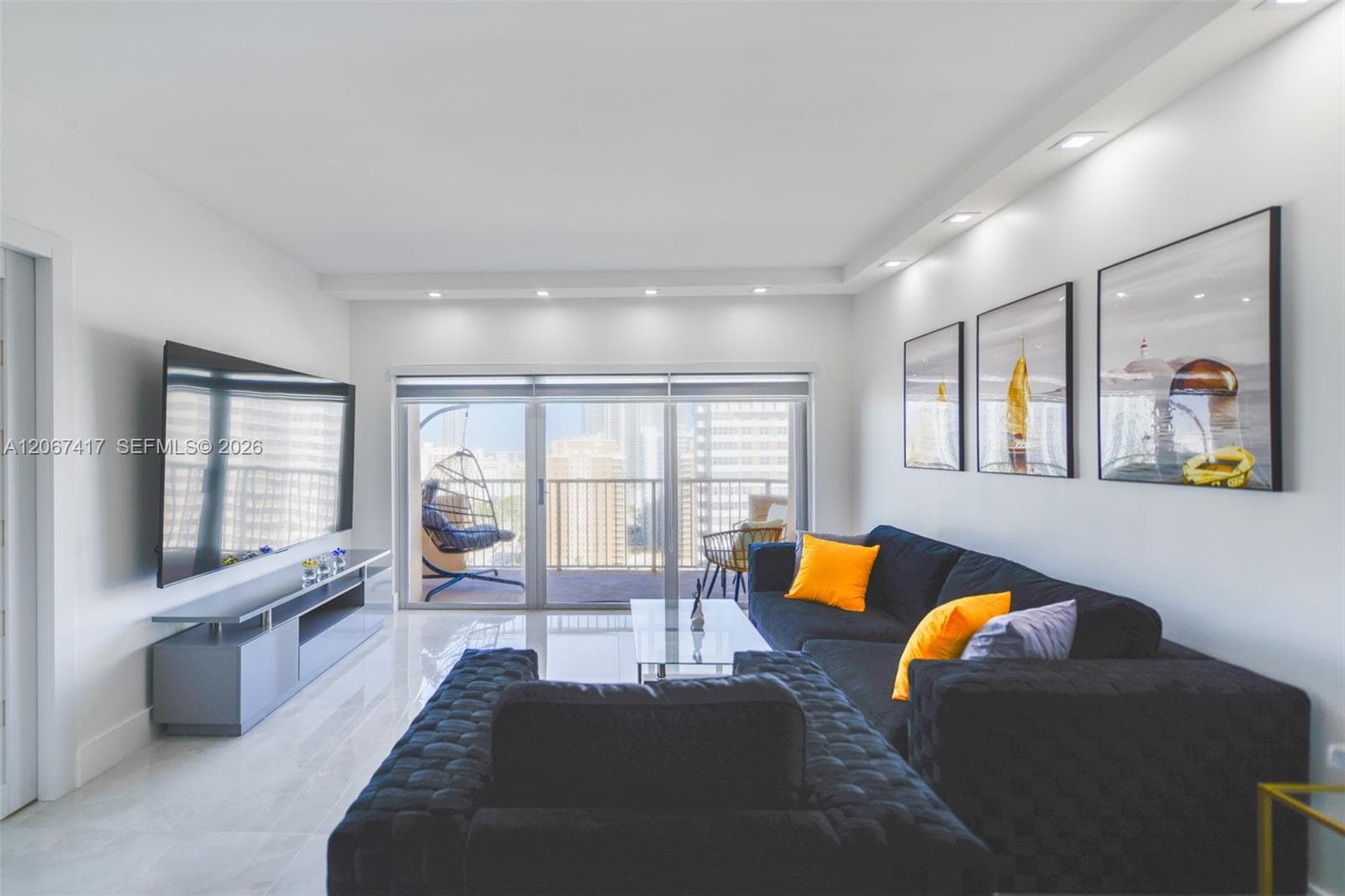 HEMISPHERES CONDO · #20K in Hallandale Beach - Photo 2