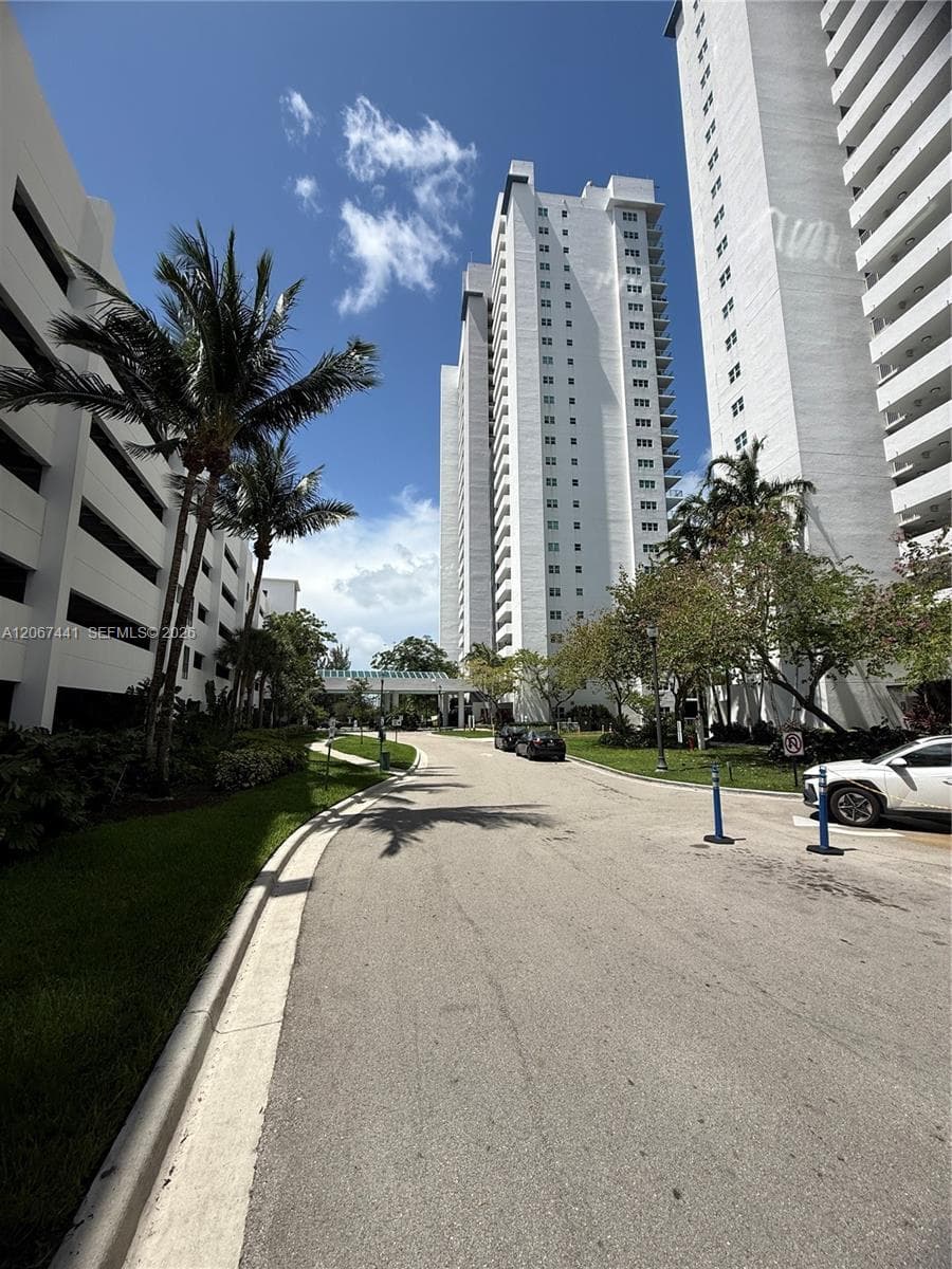 THE OAKS I CONDO · #1104 in North Miami - Photo 53