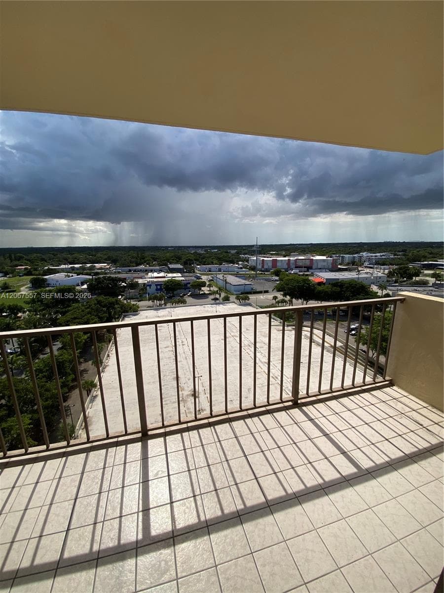 GREENWICH PH I CONDO · #A1406 in North Miami - Photo 13