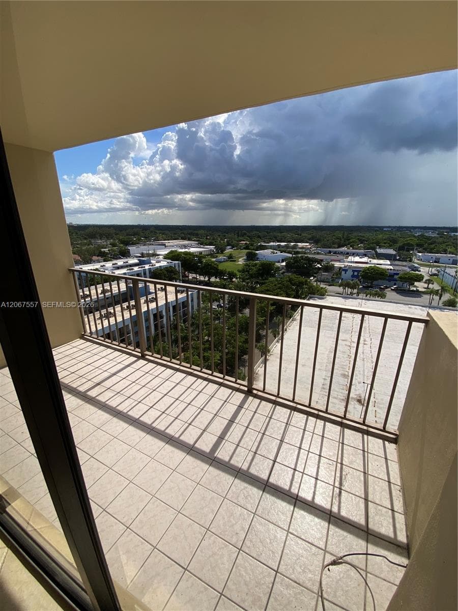 GREENWICH PH I CONDO · #A1406 in North Miami - Photo 12