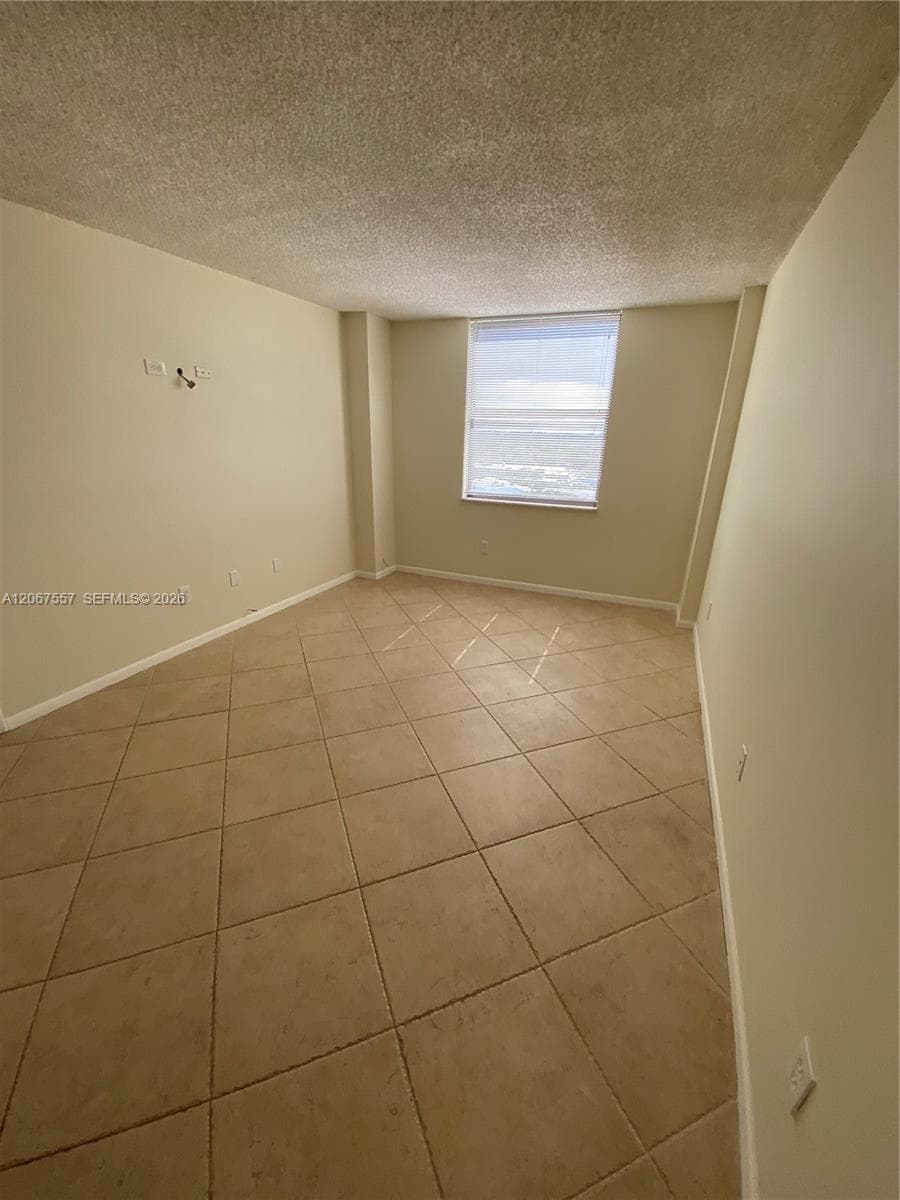 GREENWICH PH I CONDO · #A1406 in North Miami - Photo 3